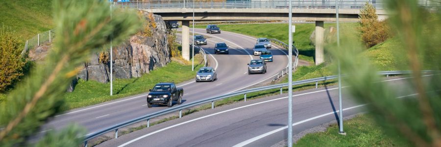 Autojen keventäminen puupohjaisilla hiilikuiduilla pudottaisi päästöt