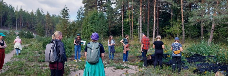 Varsinais-Suomen ympäristökasvatusverkosto tapasi Skanssin biodiversiteettipuistossa syyskuussa