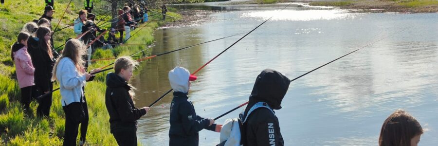 Koko perhe kalastamaan