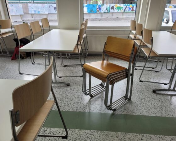 Koulukalusteiden huoltokorjaus säästi sekä rahaa että luonnonvaroja Raisiossa